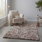 Sfeerbeeld van het vloerkleed HALVOR Klein in de kleur Beige, gemaakt van Polyester.