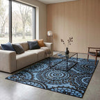 Sfeerbeeld van het vloerkleed SORELLE in de kleuren Zwart / Blauw, gemaakt van 100% Wol.