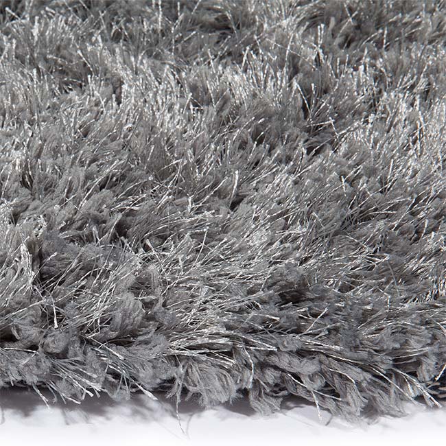 Zijkant detail aanzicht van het vloerkleed ARBOUR in de kleur Licht Blauw, gemaakt van Polyester.