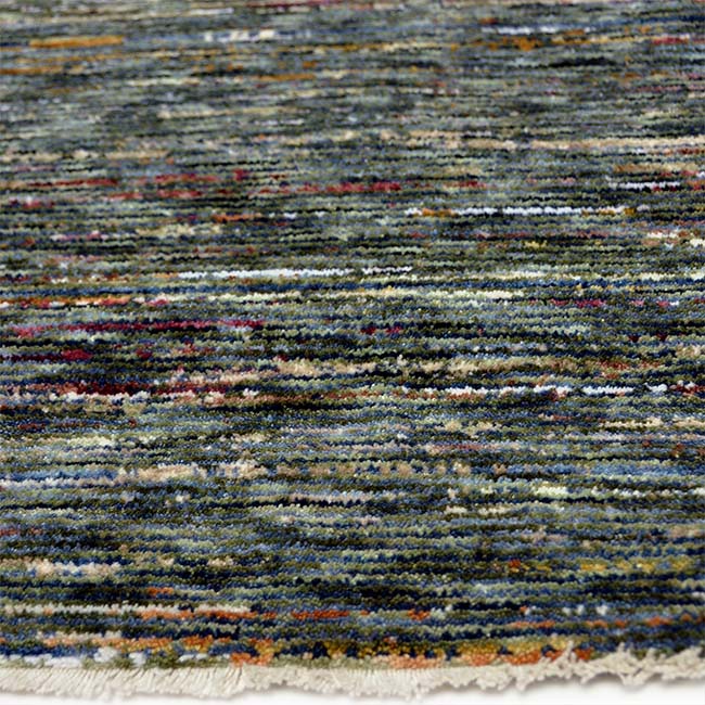 Zijkant detail aanzicht van het vloerkleed ARLENE in de kleur Groen, gemaakt van Polyester.