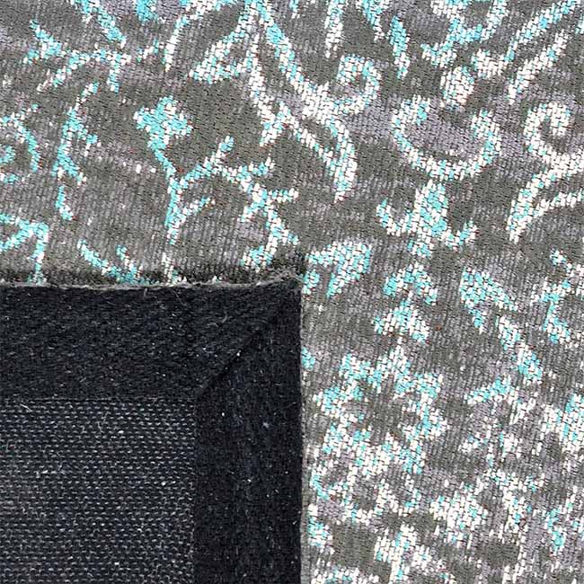 Achterkant hoek aanzicht van het vloerkleed AXTON in de kleuren Blauw / Grijs, gemaakt van Katoen.