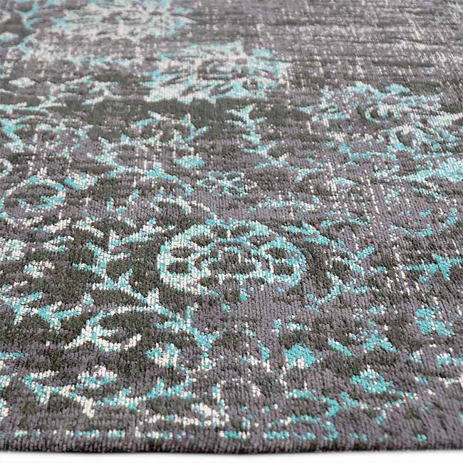 Zijkant detail aanzicht van het vloerkleed AXTON in de kleuren Blauw / Grijs, gemaakt van Katoen.