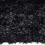 Zijkant detail aanzicht van het vloerkleed BRAVON in de kleur Antraciet, gemaakt van Polyester.