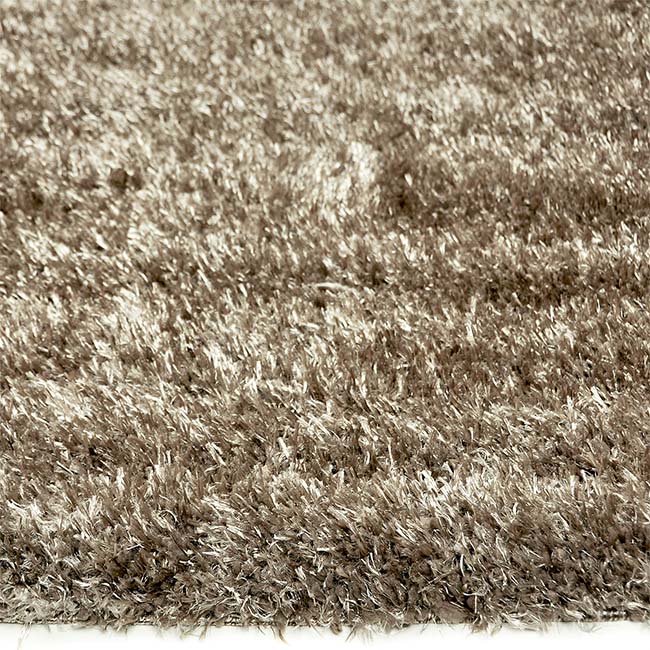 Zijkant detail aanzicht van het vloerkleed BRAVON in de kleur Beige, gemaakt van Polyester.