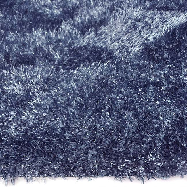 Zijkant detail aanzicht van het vloerkleed BRAVON in de kleur Blauw, gemaakt van Polyester.