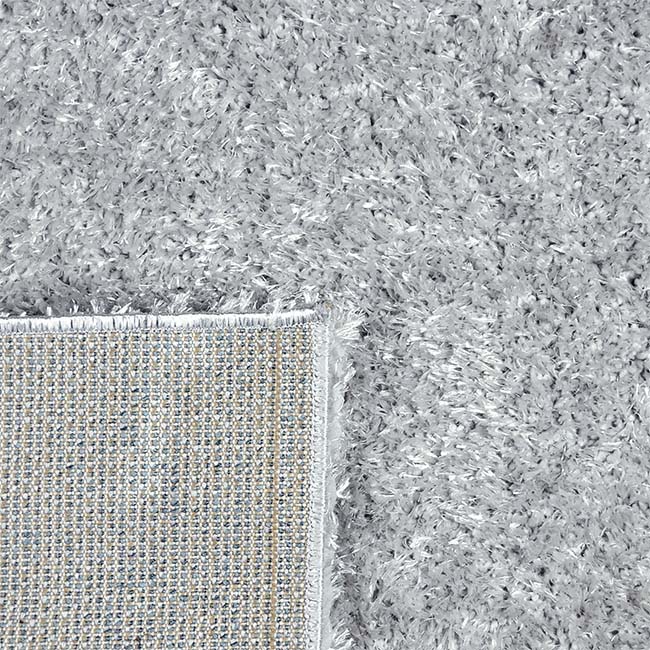 Achterkant hoek aanzicht van het vloerkleed BRAVON in de kleur Grijs, gemaakt van Polyester.