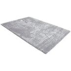 Diagonaal aanzicht van het vloerkleed BRAVON in de kleur Grijs, gemaakt van Polyester.