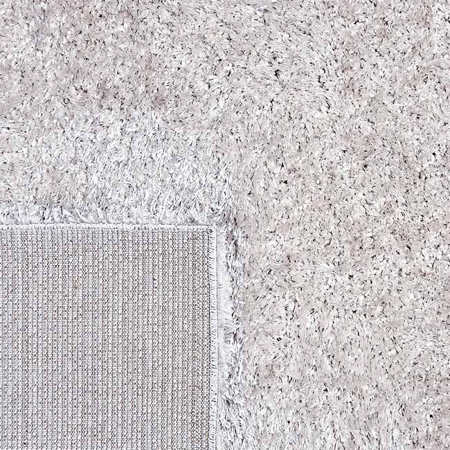 Achterkant hoek aanzicht van het vloerkleed BRAVON in de kleur Wit, gemaakt van Polyester.