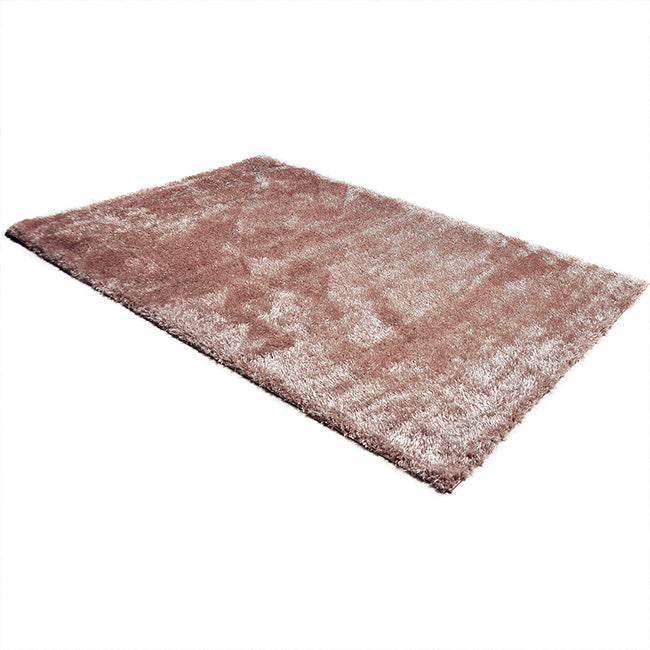 Diagonaal aanzicht van het vloerkleed BRAVON in de kleur Zalm, gemaakt van Polyester.