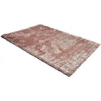 Diagonaal aanzicht van het vloerkleed BRAVON in de kleur Zalm, gemaakt van Polyester.