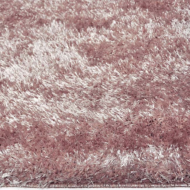 Zijkant detail aanzicht van het vloerkleed BRAVON in de kleur Zalm, gemaakt van Polyester.