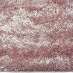 Zijkant detail aanzicht van het vloerkleed BRAVON in de kleur Zalm, gemaakt van Polyester.