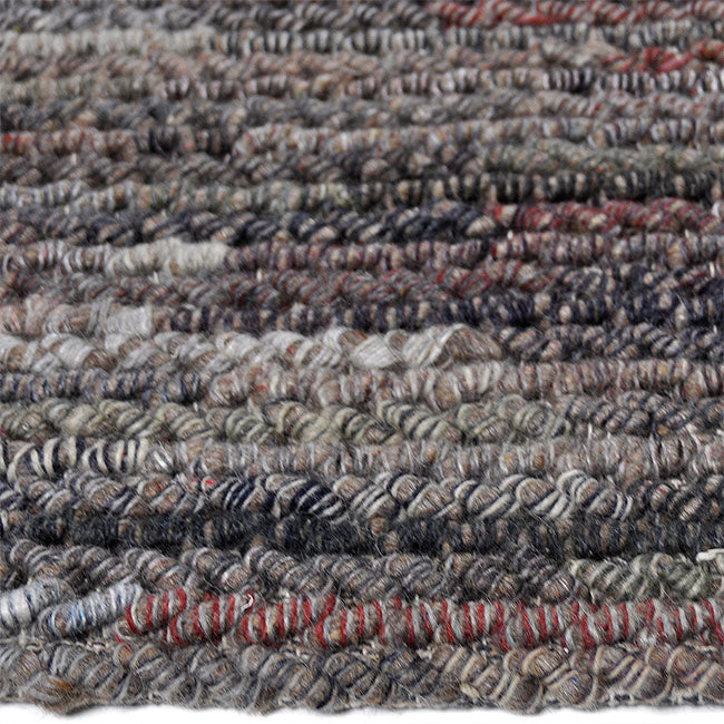 Zijkant detail aanzicht van het vloerkleed CALLUM in de kleuren Bruin / Roest, gemaakt van 100% Wol.