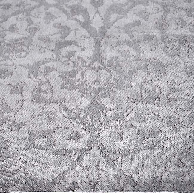 Zijkant detail aanzicht van het vloerkleed CAVARA in de kleur Grijs, gemaakt van Katoen.