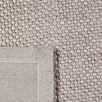 Achterkant hoek aanzicht van het vloerkleed COVO in de kleuren Beige / Zalm, gemaakt van Wol en Viscose mix.