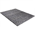 Diagonaal aanzicht van het vloerkleed CRELON in de kleur Bruin, gemaakt van 100% Wol.
