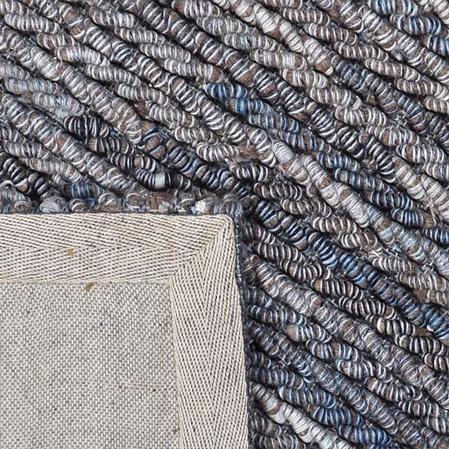 Achterkant hoek aanzicht van het vloerkleed CRESSON in de kleuren Bruin / Blauw, gemaakt van 100% Wol.