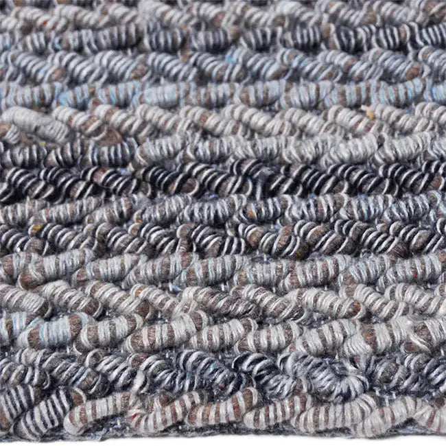 Zijkant detail aanzicht van het vloerkleed CRESSON in de kleuren Bruin / Blauw, gemaakt van 100% Wol.