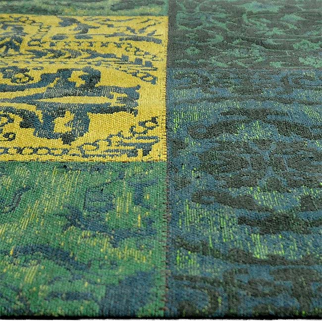 Zijkant detail aanzicht van het vloerkleed DARIEN in de kleur Groen, gemaakt van Katoen.