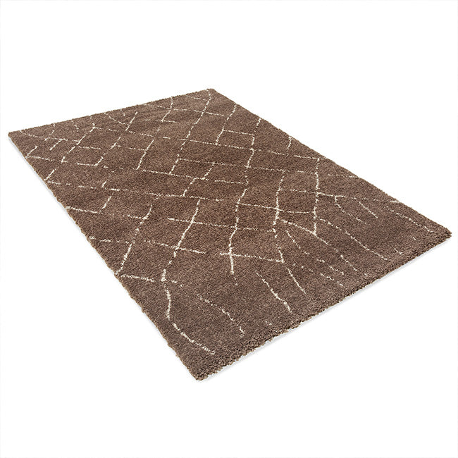 Diagonaal aanzicht van het vloerkleed DORVIK in de kleuren Camel / Bruin, gemaakt van Polyester.