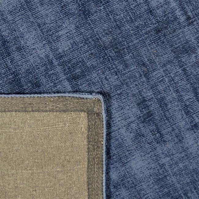 Achterkant hoek aanzicht van het vloerkleed DURELLE in de kleur Blauw, gemaakt van Polyester.