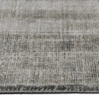 Zijkant detail aanzicht van het vloerkleed DURELLE in de kleur Zilver, gemaakt van Polyester.