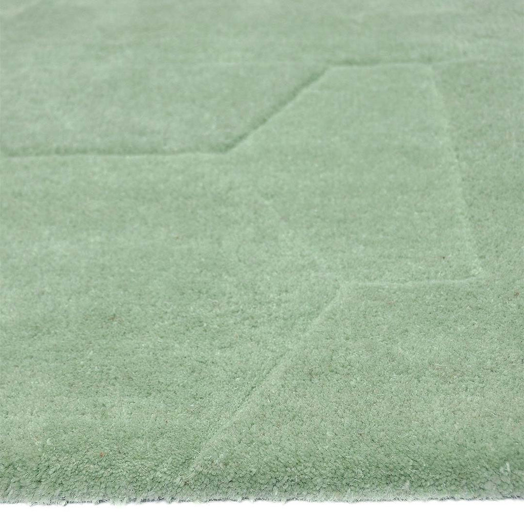 Zijkant detail aanzicht van het vloerkleed GARON HEXAGON in de kleuren Mint / Groen, gemaakt van 100% Wol.