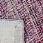 Achterkant hoek aanzicht van het vloerkleed HARLEN in de kleur Plum, gemaakt van Wol en Polyester mix.