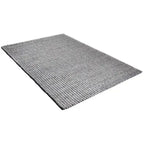 Diagonaal aanzicht van het vloerkleed HUXLEY in de kleur Zilver, gemaakt van Wol en Viscose mix.