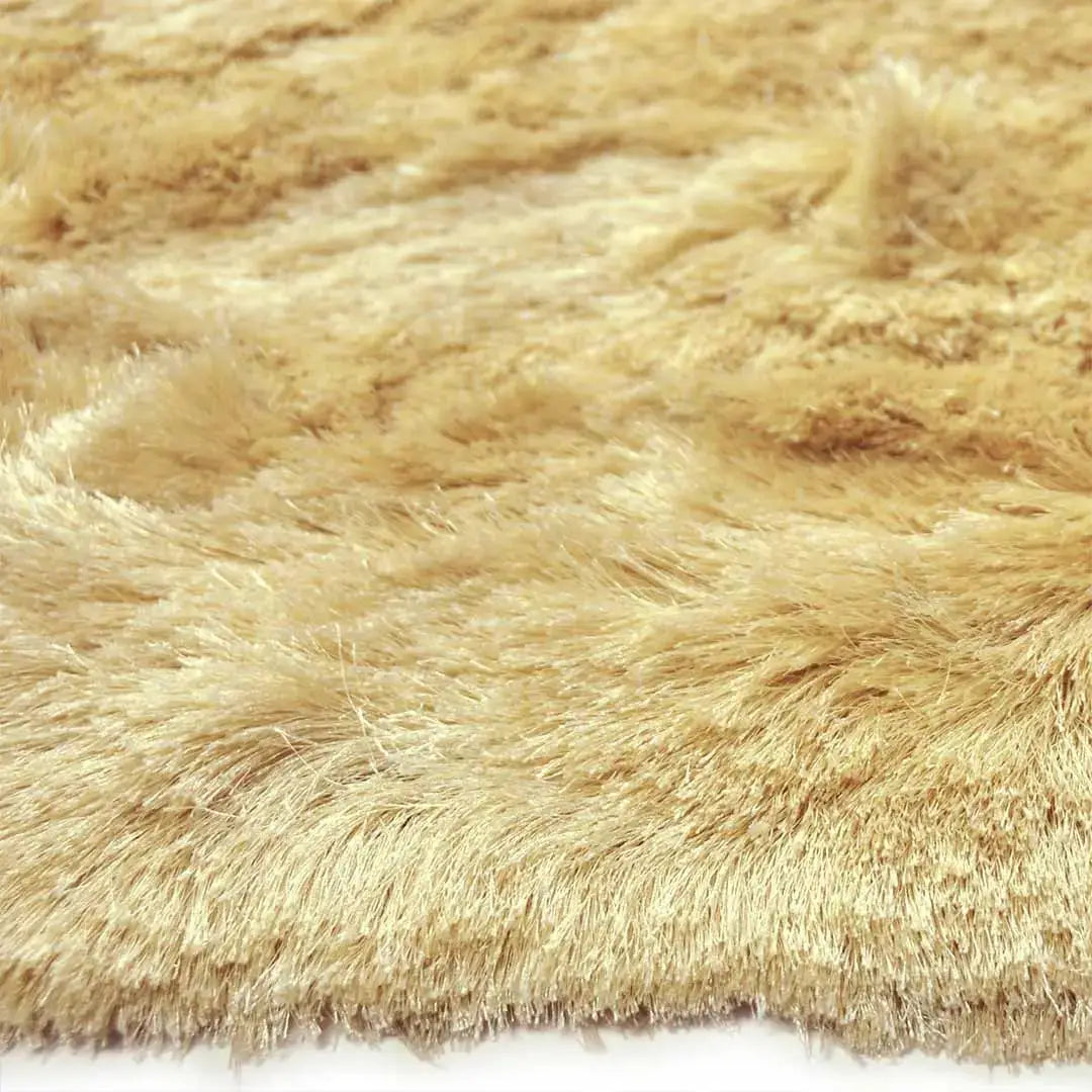Zijkant detail aanzicht van het vloerkleed INDIRA in de kleur Beige, gemaakt van Polyester.