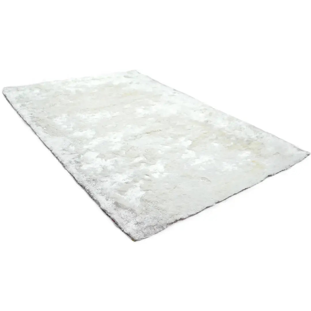 Diagonaal aanzicht van het vloerkleed INDIRA in de kleur Wit, gemaakt van Polyester.