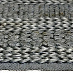 Zijkant detail aanzicht van het vloerkleed KORVIN in de kleuren Blauw / Groen, gemaakt van Jute.