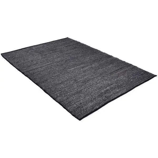 Diagonaal aanzicht van het vloerkleed LARETH in de kleuren Aqua / Blauw, gemaakt van Wol mix.