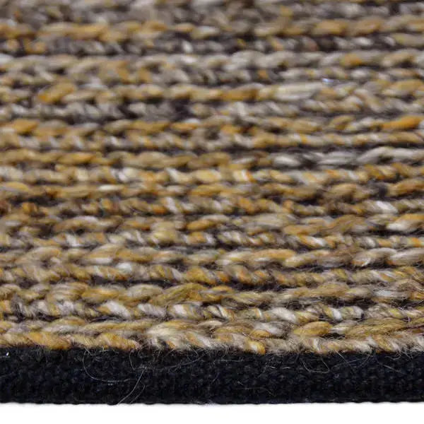 Zijkant detail aanzicht van het vloerkleed LARETH in de kleuren Mosterd / Oranje, gemaakt van Wol mix.