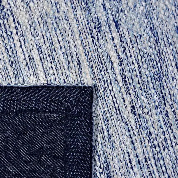 Achterkant hoek aanzicht van het vloerkleed LYDEN in de kleur Blauw, gemaakt van Katoen.