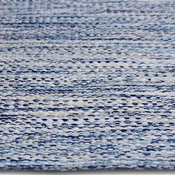 Zijkant detail aanzicht van het vloerkleed LYDEN in de kleur Blauw, gemaakt van Katoen.