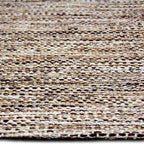 Zijkant detail aanzicht van het vloerkleed LYDEN in de kleur Bruin, gemaakt van Katoen.