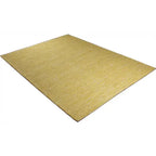 Diagonaal aanzicht van het vloerkleed LYDEN in de kleuren Goud / Geel, gemaakt van Katoen.