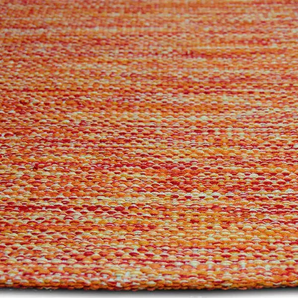 Zijkant detail aanzicht van het vloerkleed LYDEN in de kleur Oranje, gemaakt van Katoen.