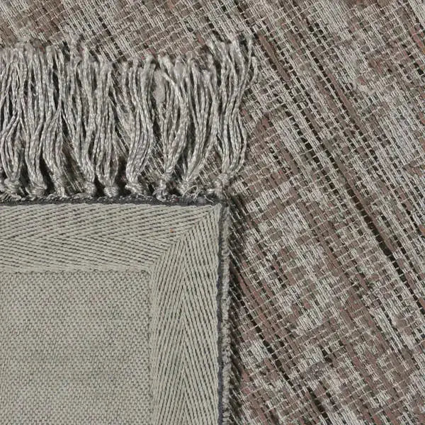 Achterkant hoek aanzicht van het vloerkleed MAREK in de kleur Mauve, gemaakt van Polyester en Nylon mix.