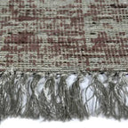 Zijkant detail aanzicht van het vloerkleed MAREK in de kleur Mauve, gemaakt van Polyester en Nylon mix.