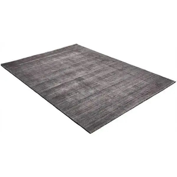 Diagonaal aanzicht van het vloerkleed MARVELL in de kleur Bruin, gemaakt van Wol mix.