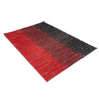 Achterkant hoek aanzicht van het vloerkleed MERRIN in de kleuren Rood / Zwart, gemaakt van Recycled Sari Zijde.