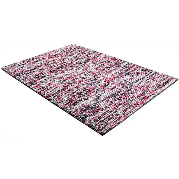 Diagonaal aanzicht van het vloerkleed MIRANDE in de kleuren Rood / Zwart, gemaakt van 100% Wol.