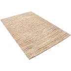 Diagonaal aanzicht van het vloerkleed MORVAX in de kleur Multikleurig, gemaakt van 100% Wol.