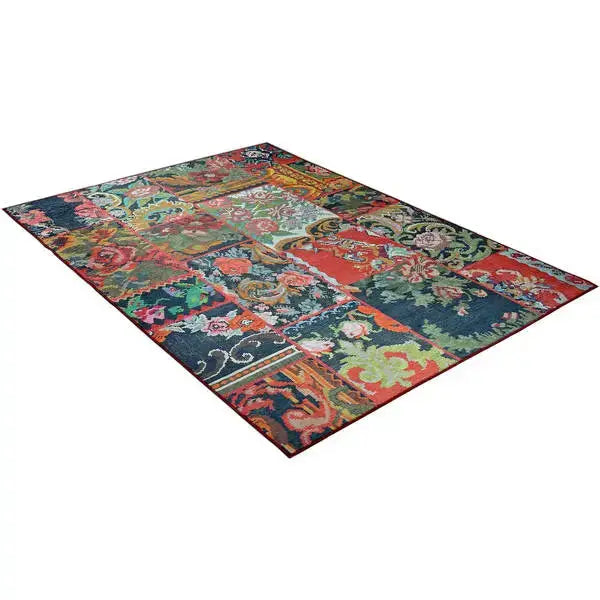 Diagonaal aanzicht van het vloerkleed NEXON flower in de kleur Multikleurig, gemaakt van Polyester.