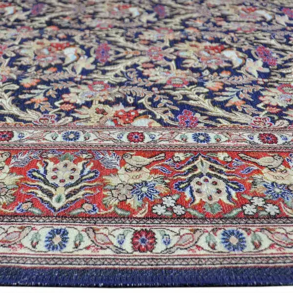 Zijkant detail aanzicht van het vloerkleed NEXON kirman in de kleuren Blauw / Rood, gemaakt van Polyester.