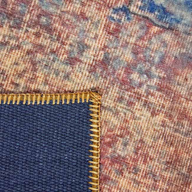 Achterkant hoek aanzicht van het vloerkleed NEXON konya in de kleuren Rood / Oranje / Blauw, gemaakt van Polyester.