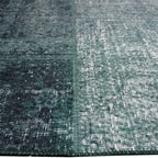 Zijkant detail aanzicht van het vloerkleed NEXON patch in de kleur Groen, gemaakt van Polyester.