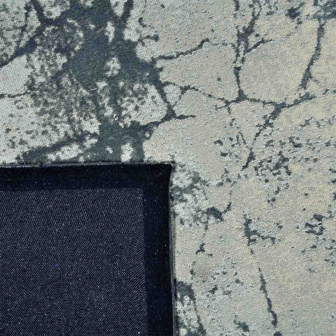 Achterkant hoek aanzicht van het vloerkleed ORIVON in de kleuren Groen / Grijs, gemaakt van Katoen.